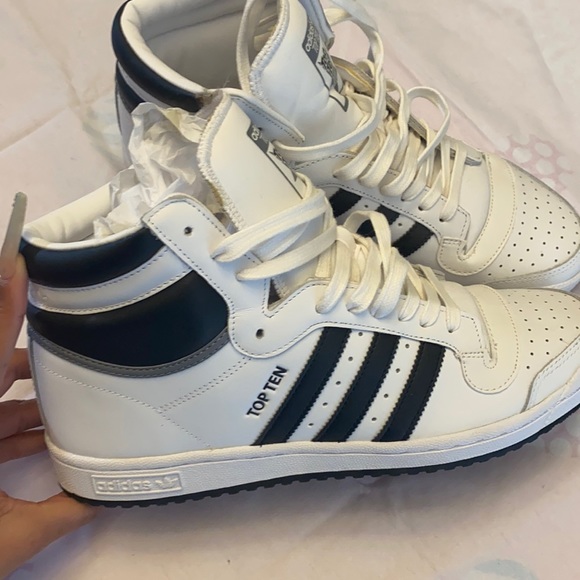 New Mens Adidas Sneakers - Picture 2 of 5